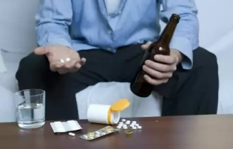 Aspirin a alkohol: ako prekonať kocovinu?