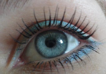Тиркизне очи: како наглашавати ретку боју шминке