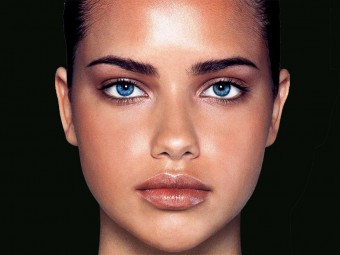 Turquoise ogen: hoe de nadruk te leggen op de zeldzame kleur van make-up