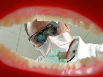 どのように口蓋を治療するのですか？どの医師に対処するのですか？