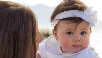 Hoe moeten de oren het kind na het prikken behandelen en hoe het op de juiste manier te doen?