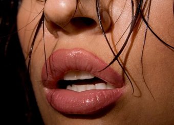 Kas yra lūpų didintuvas ir kaip jį naudoti?
