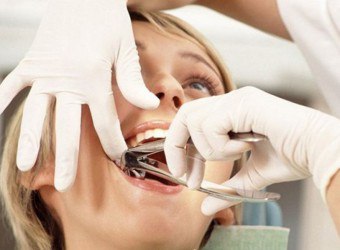 Qual é a ressecção da ponta da raiz do dente e a quem é mostrado?