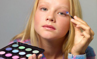 Zrób makijaż na dyskotekę: poznajemy sekrety udanego makijażu wieczorowego