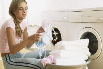 Metody domowe usuwania plam tuszu z ubrań i papieru