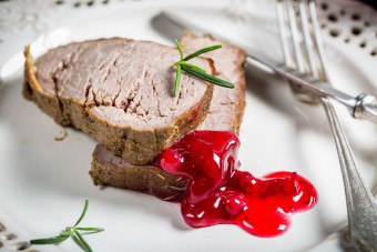 Varenie lahodných jedál zo srneného mäsa a prekvapenie hostí