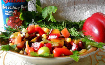 Tilberede en deilig meksikansk salat: enkle oppskrifter for krydrede retter
