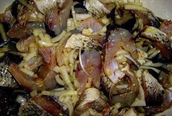 맛있는 생선 요리 또는 잉어를 마리 네이드 만드는 법