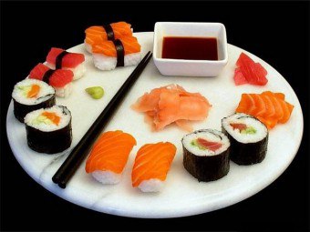 Kurangkan berat badan dengan rasa pada makanan ringan Jepun: sushi untuk penurunan berat badan