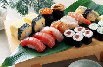 Kurangkan berat badan dengan rasa pada makanan ringan Jepun: sushi untuk penurunan berat badan