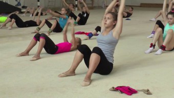 Rhythmic gymnastikk for voksne: en rekke spektakulære idretter