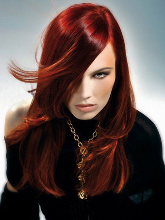 Hvordan oppnå en rød rød hårfarge hjemme?