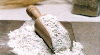 Bagaimana untuk menghilangkan pepijat dalam tepung dan alur: nasihat kepada suri rumah