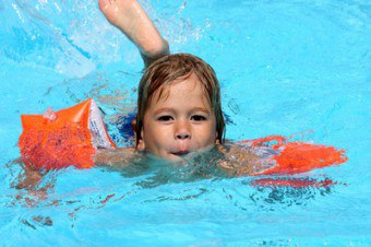아이에게 수영을 가르치는 법