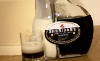 Hvordan drikker likør Sheridan: alt om servering og drikking av en elite alkoholholdig drikk