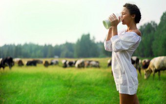 วิธีการดื่มนมเพื่อลดน้ำหนักในเวลากลางคืน: กฎของการทานนมกับอาหารเสริมที่มีน้ำหนักเกิน