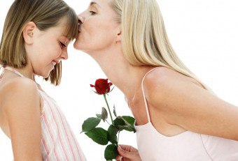 Cum să-i mulțumiți mamei fără motiv: idei și sfaturi
