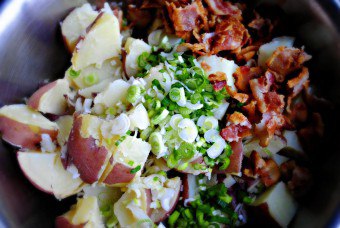 Como preparar uma salada de batata "alemã", e quais produtos serão necessários para isso?