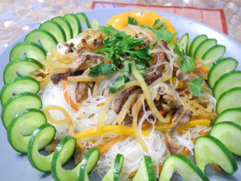Bagaimana untuk memasak salad Cina di rumah? Resipi untuk mencipta masakan Cina