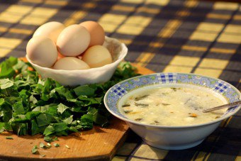Ako variť šťavľovú polievku s vajcom