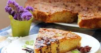 リンゴでゼリーパイを作る方法：オーブンやマルチバーのレシピ