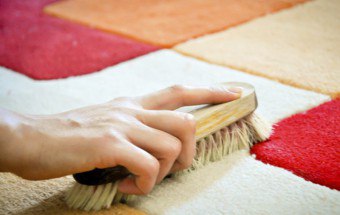 كيفية تنفيذ التنظيف الجاف للملابس الحساسة في المنزل؟