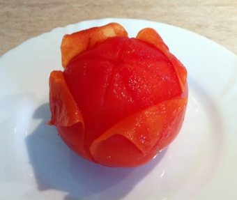 Hur man tar bort tomatskinn?