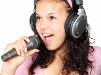 كيفيّة تطوير أذنيّة موسيقيّة لدى شخص بالغ وطفل في البيت