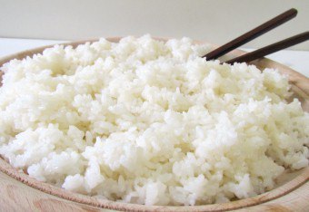 경험있는 초밥에서 조리법 - 롤에 대한 쌀을 요리하는 방법