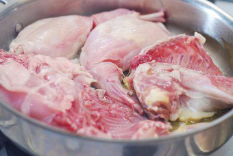 Bagaimana untuk merendam daging arnab: tip dan resipi untuk perapian