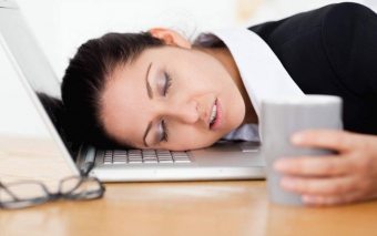 Bagaimana untuk bersorak jika anda mahu tidur di tempat kerja? Langkah-langkah untuk mencegah keadaan ini
