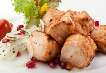 Hur man marinerar en kyckling för en shish kebab: Snabba och läckra recept