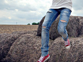 Como costurar um buraco no jeans e usar calças por mais alguns anos?