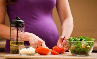 Apa yang harus menjadi makanan wanita hamil sebelum bersalin?