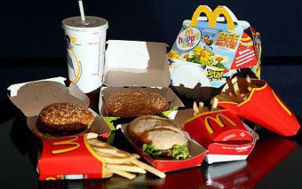 Apakah jenis makanan yang ditawarkan oleh McDonald's? Adakah ia berbaloi untuk terlibat dalam makanan berbahaya tetapi lazat ini?
