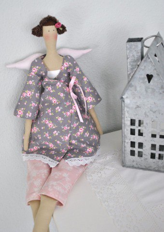 ตุ๊กตา Tilda: วิธีการย้อมผ้าที่บ้าน