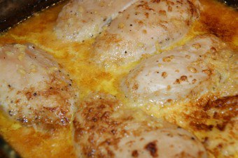 Ayam dalam sos bawang putih krim masam