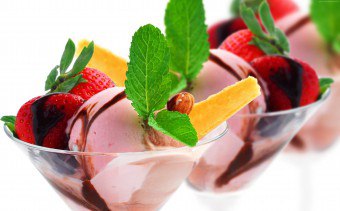 좋아하는 여름 콜드 디저트 : 집에서 만든 과일 아이스크림을 만들기위한 요리법