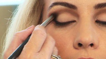 Makeup för bulging ögon som ett sätt att göra dem mindre uttrycksfulla