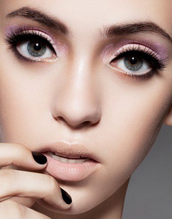 Makeup pre vypuklé oči ako spôsob, ako ich urobiť menej expresívnymi