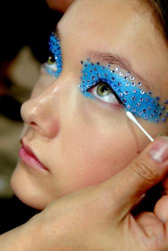 Makeup s kamienkami - pikantná koža obrazu