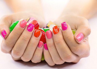 Manicure dalam gaya Feng Shui: bagaimana menggabungkan warna varnis dengan betul?