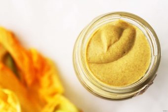 Maschere per capelli, preparate sulla base di senape in polvere - qual è il loro segreto?