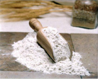 Besouros de farinha: o que fazer se eles são enrolados em seu armário