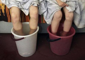 Mandi kaki: cecair "mustard plaster" dalam perjuangan menentang influenza dan ARVI