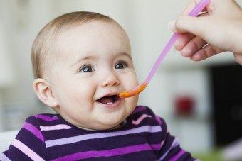 Adakah perlu untuk memaksa kanak-kanak makan: nasihat kepada ibu bapa muda