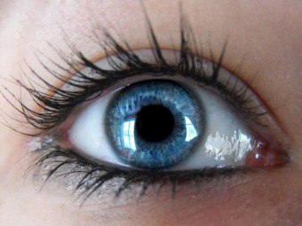 Čo je to čierna škvrna v oku?
