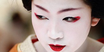 Imej dan solekan dalam gaya geisha: bagaimana menjadi sangat menarik