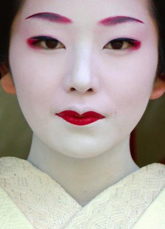 Imej dan solekan dalam gaya geisha: bagaimana menjadi sangat menarik