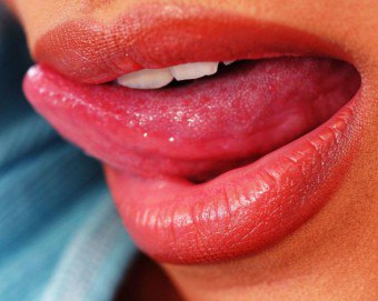 舌のしびれ：理由は何ですか？